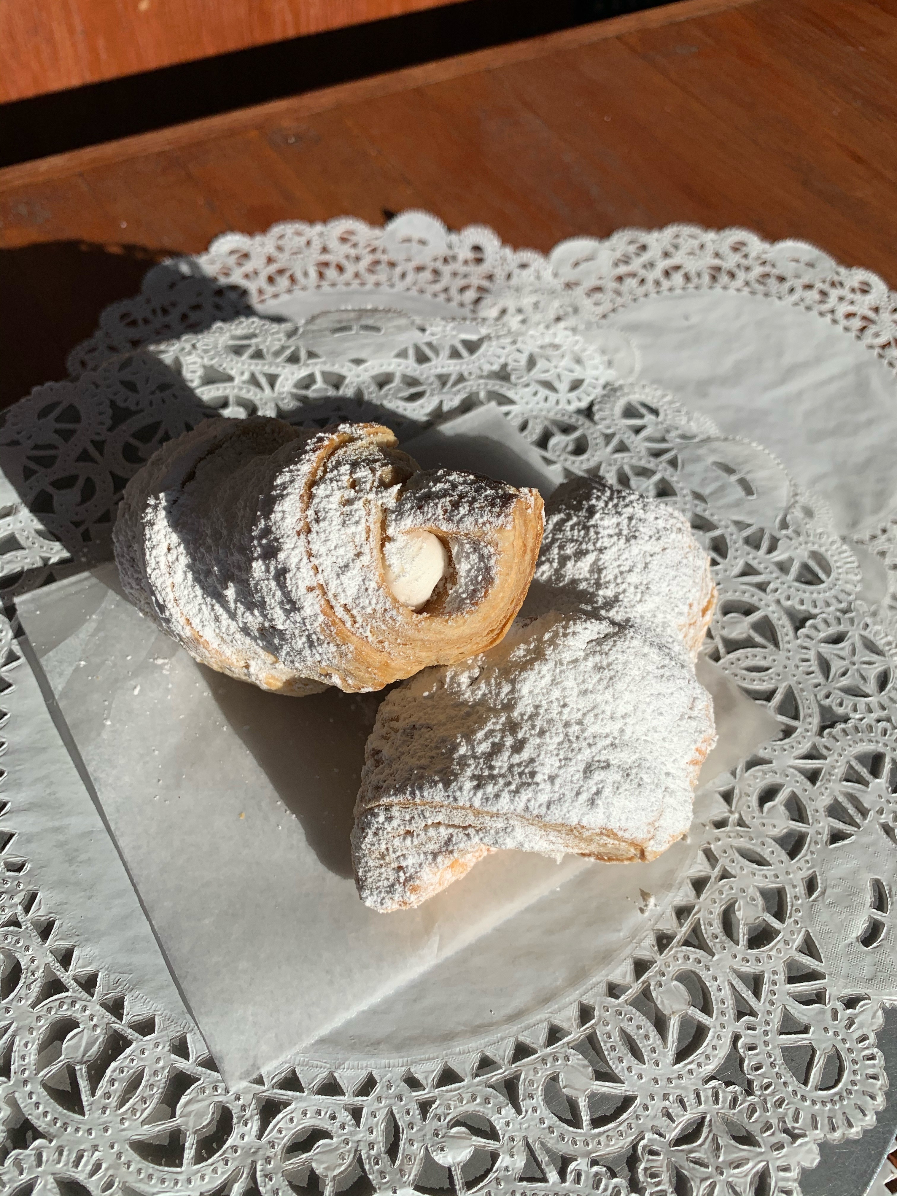 Puff-pastry cream horns dusted with powdered sugar